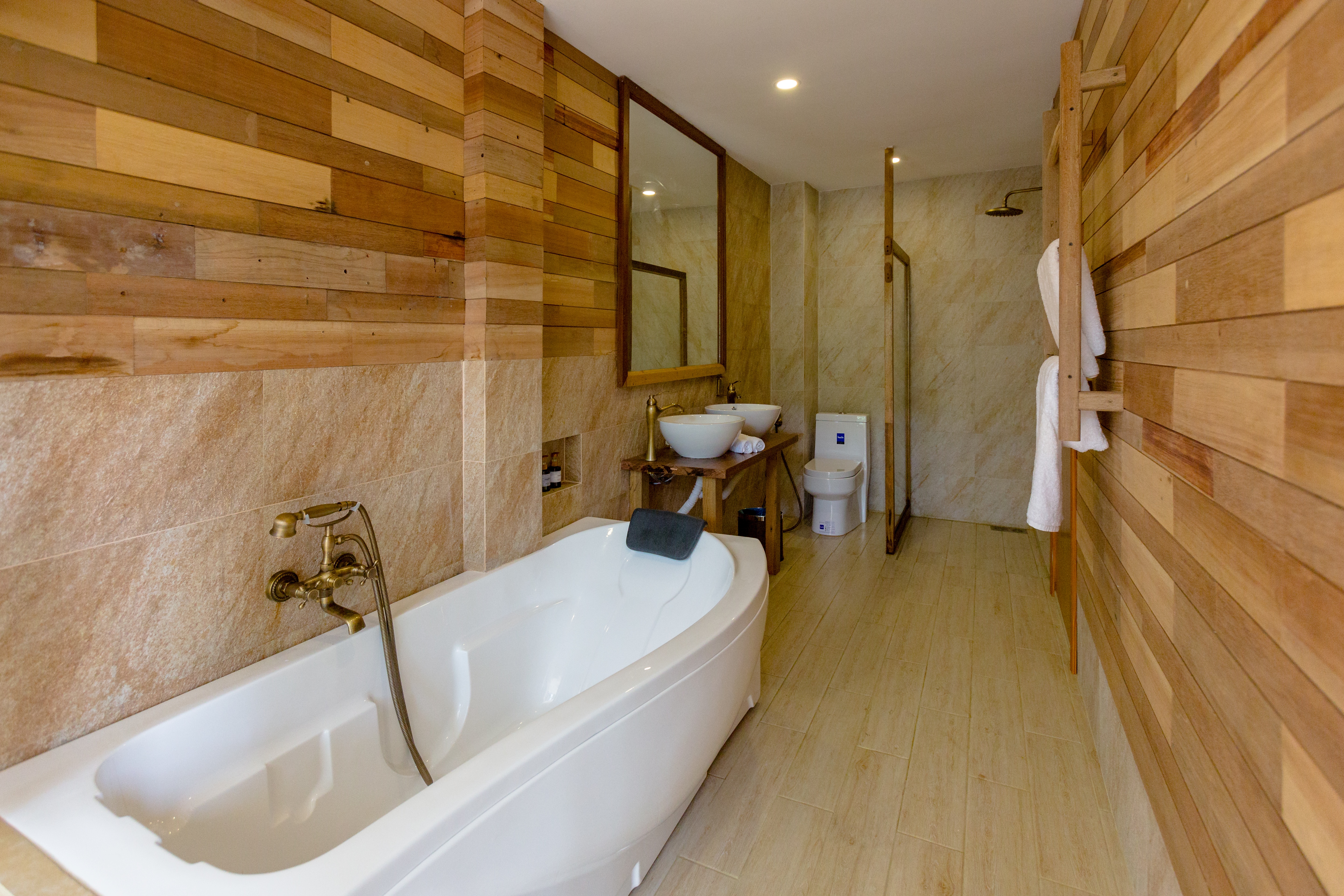 Grand Ocean View Suite - Image 3